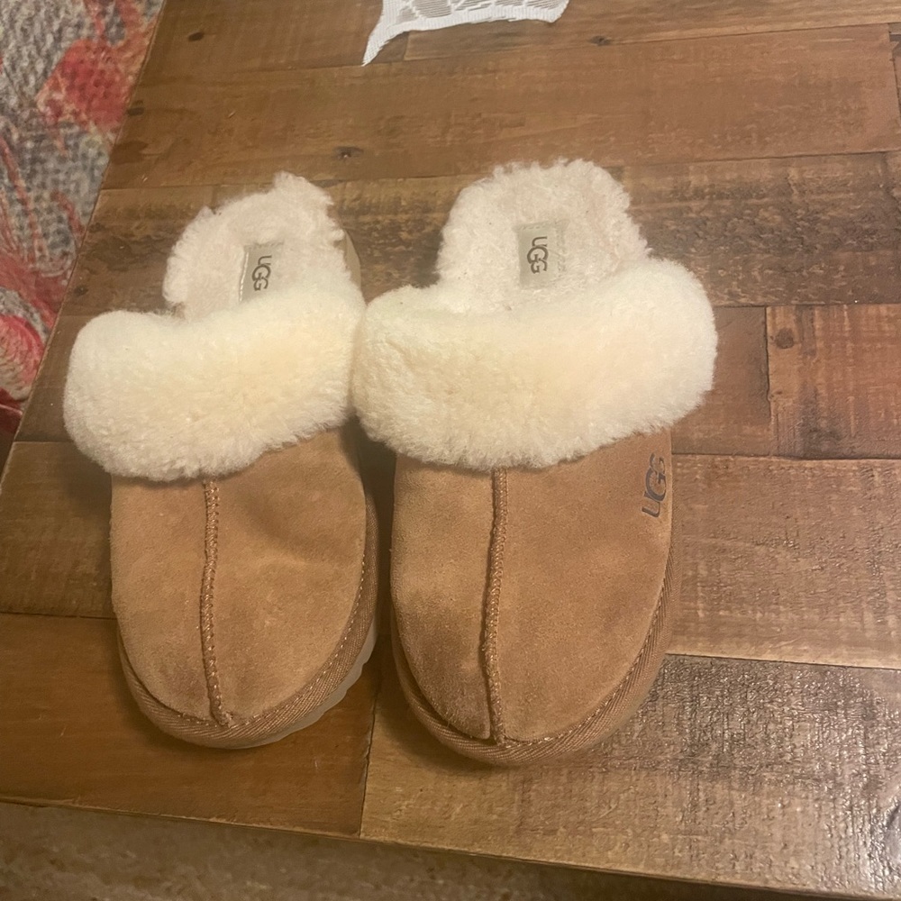 Ugg Slippers Size 4